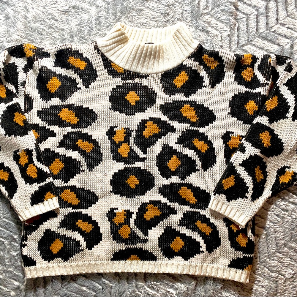 CHEETAH PRINT TURTLENECK SWEATER